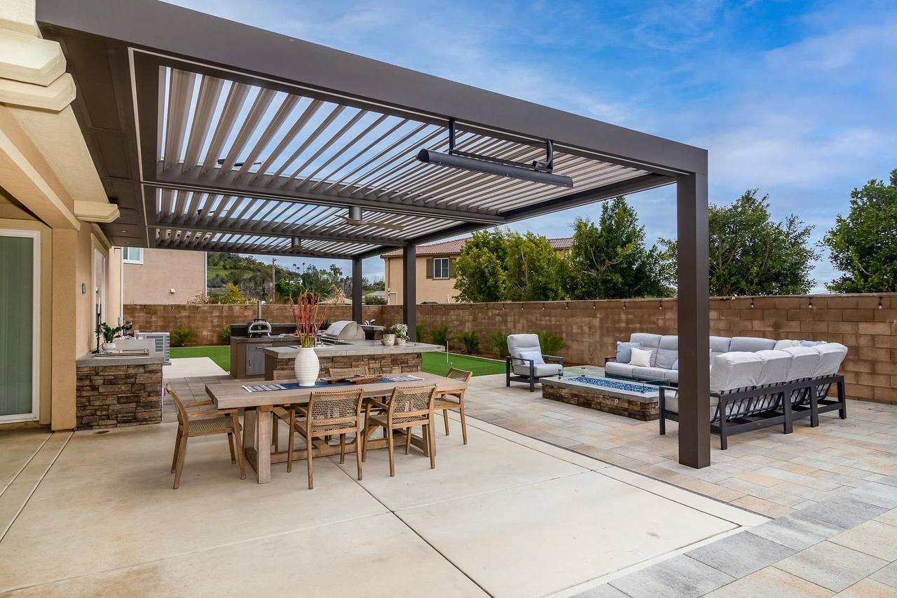 Pergola over an outdoor kitchen and lounge